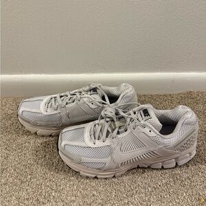 Women’s Nike Vomero 5 Gray Sneakers